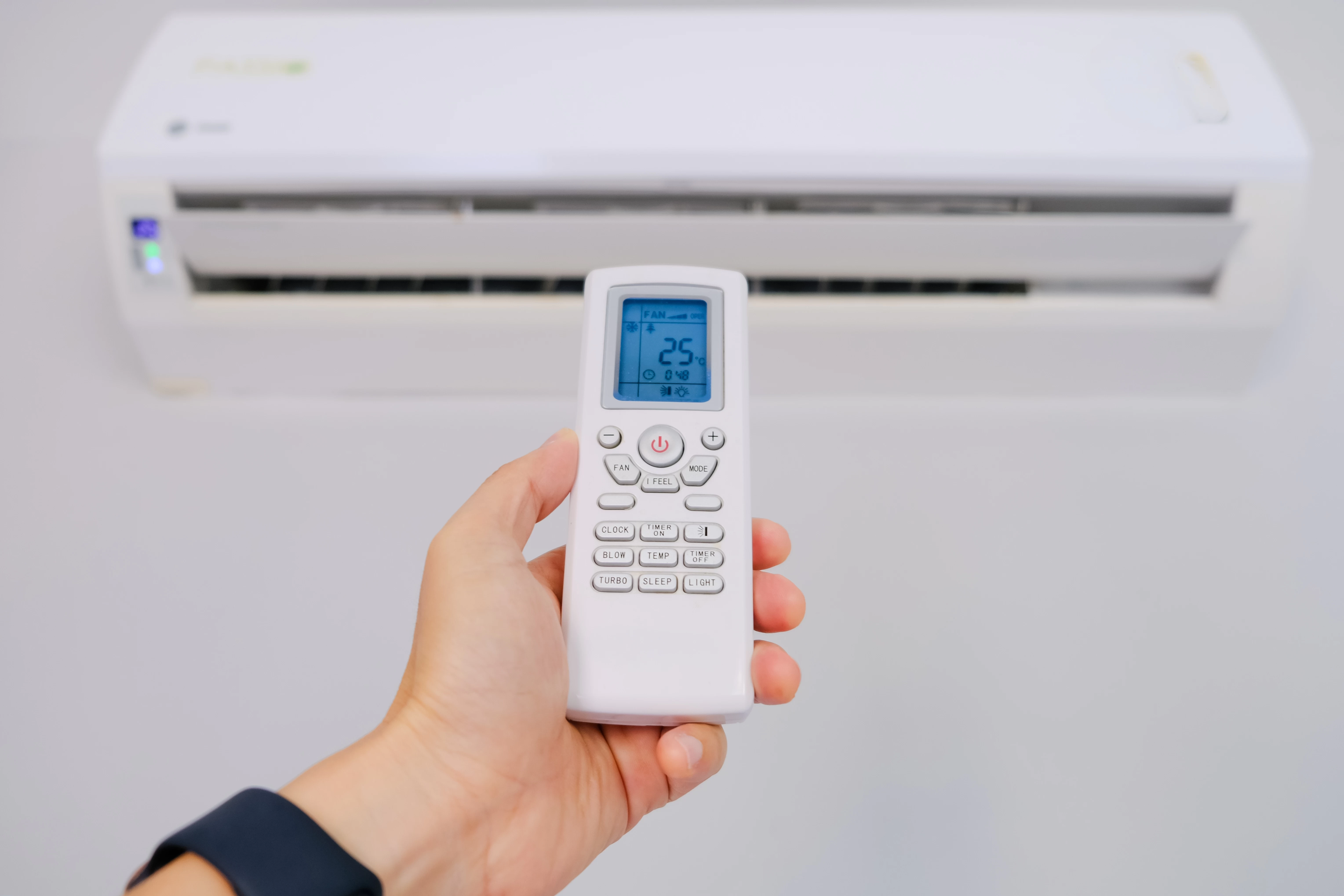 Mobilní klimatizace mizí z obchodů: Kdo čekal na vedra, vybírá už jen ze zbytku