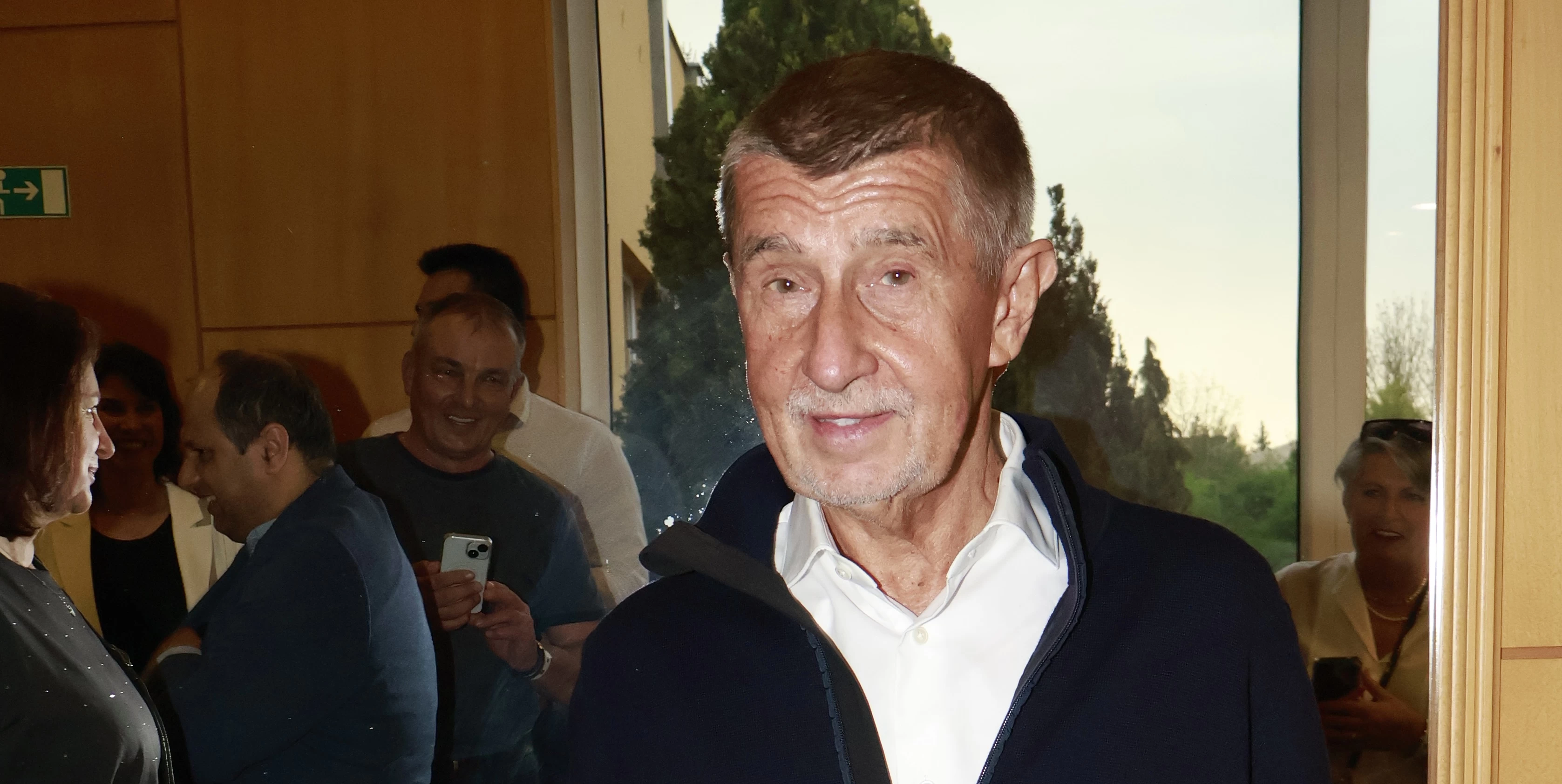 Andrej Babiš překvapil chováním mezi lidmi. Ženy z davu objímal jednu za druhou