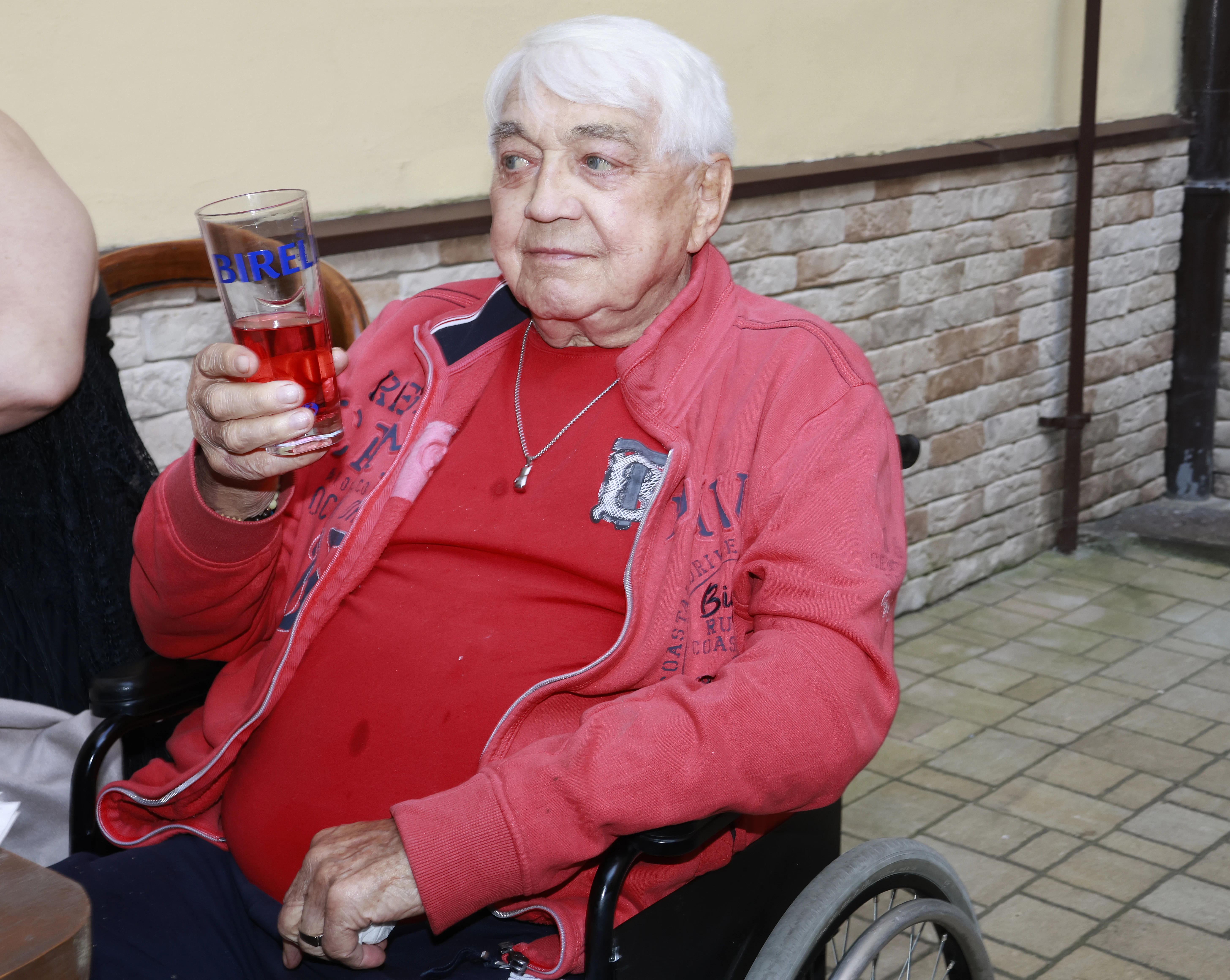 Dnes večer se v Česku zastaví čas. Ve 20:15 usednou všichni k televizi, aby viděli nestárnoucí legendu