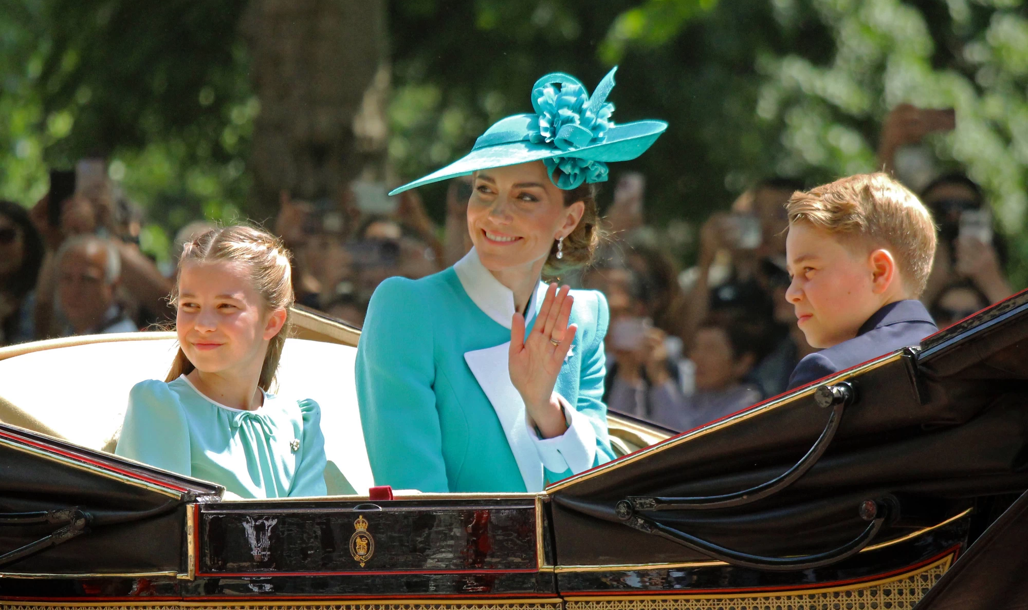 Překvapení v královské rodině. Princeznu Charlotte čeká odlišný osud než jejího bratra