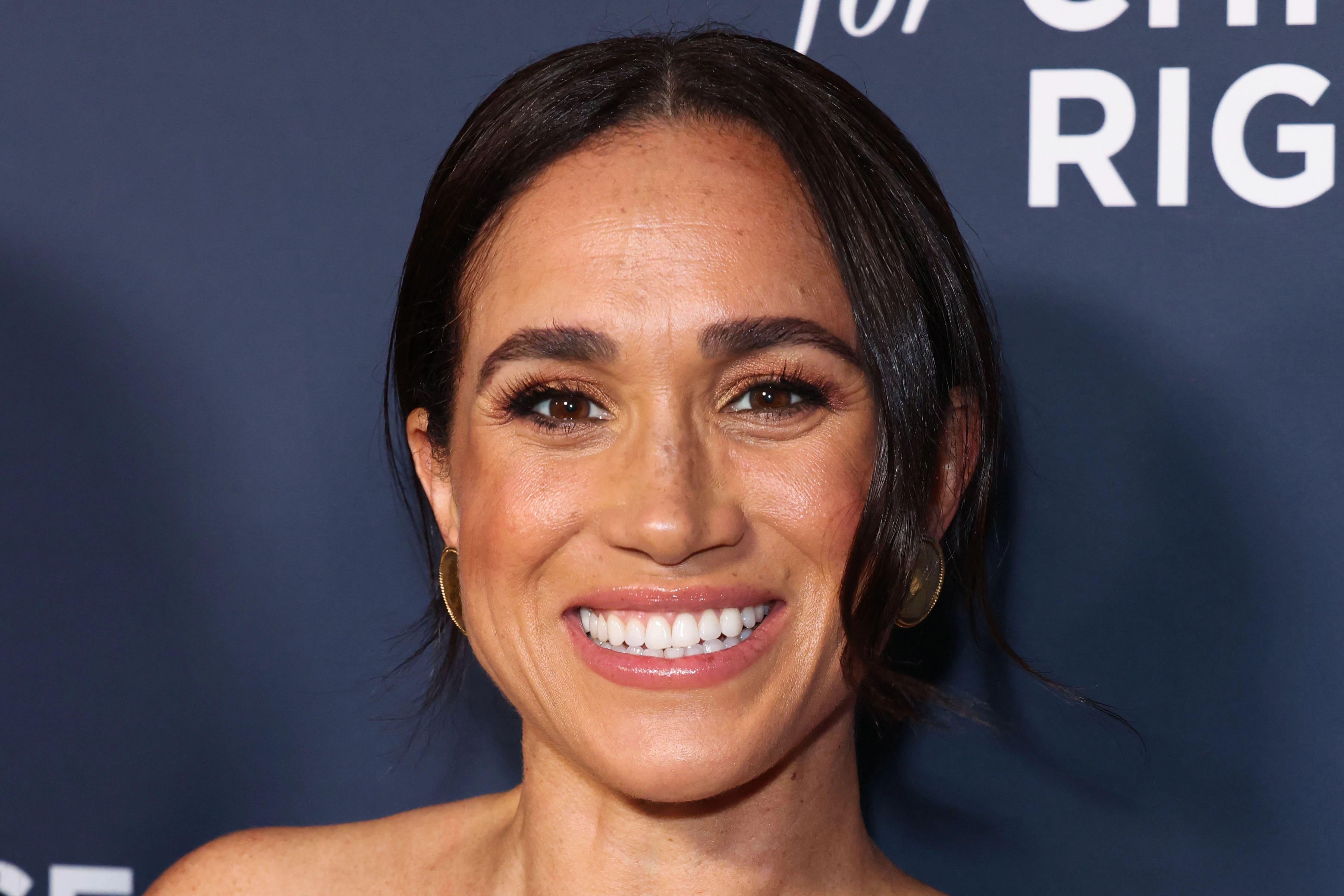 Meghan Markle v obavách: Ze školního chatu uniklo její soukromé telefonní číslo